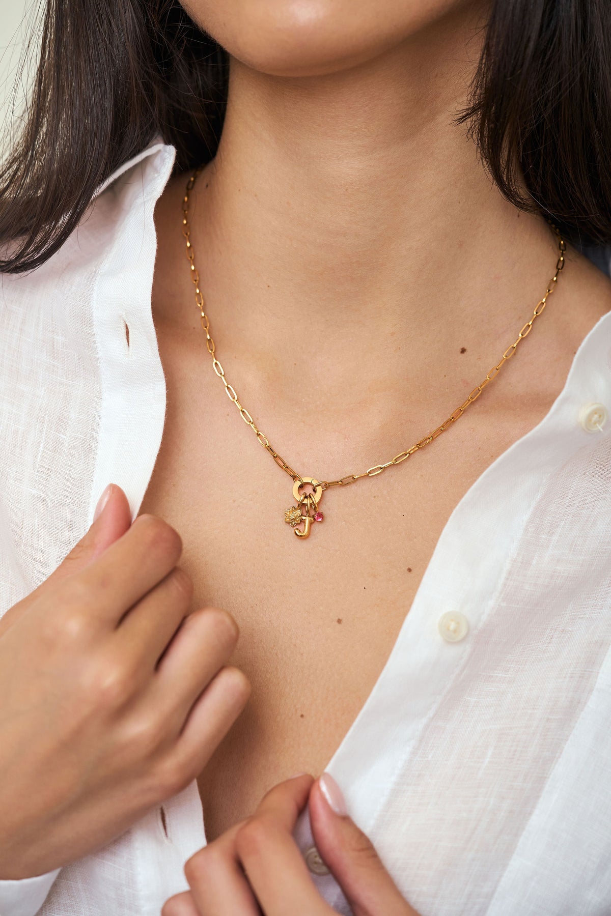 Thin Staple Chain + Signature Round Clasp