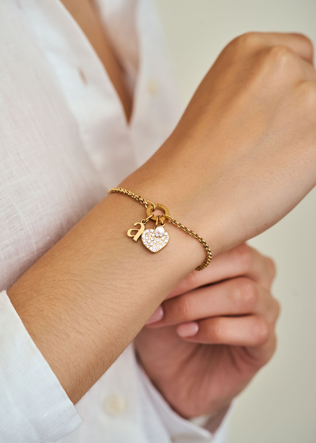 Box Chain Bracelet + Signature Round Clasp